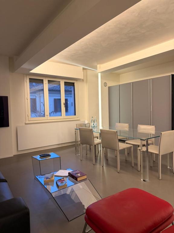 Soggiorno di Cortirola Luxury Apartment, l’altra casa di Filippo a Pesaro