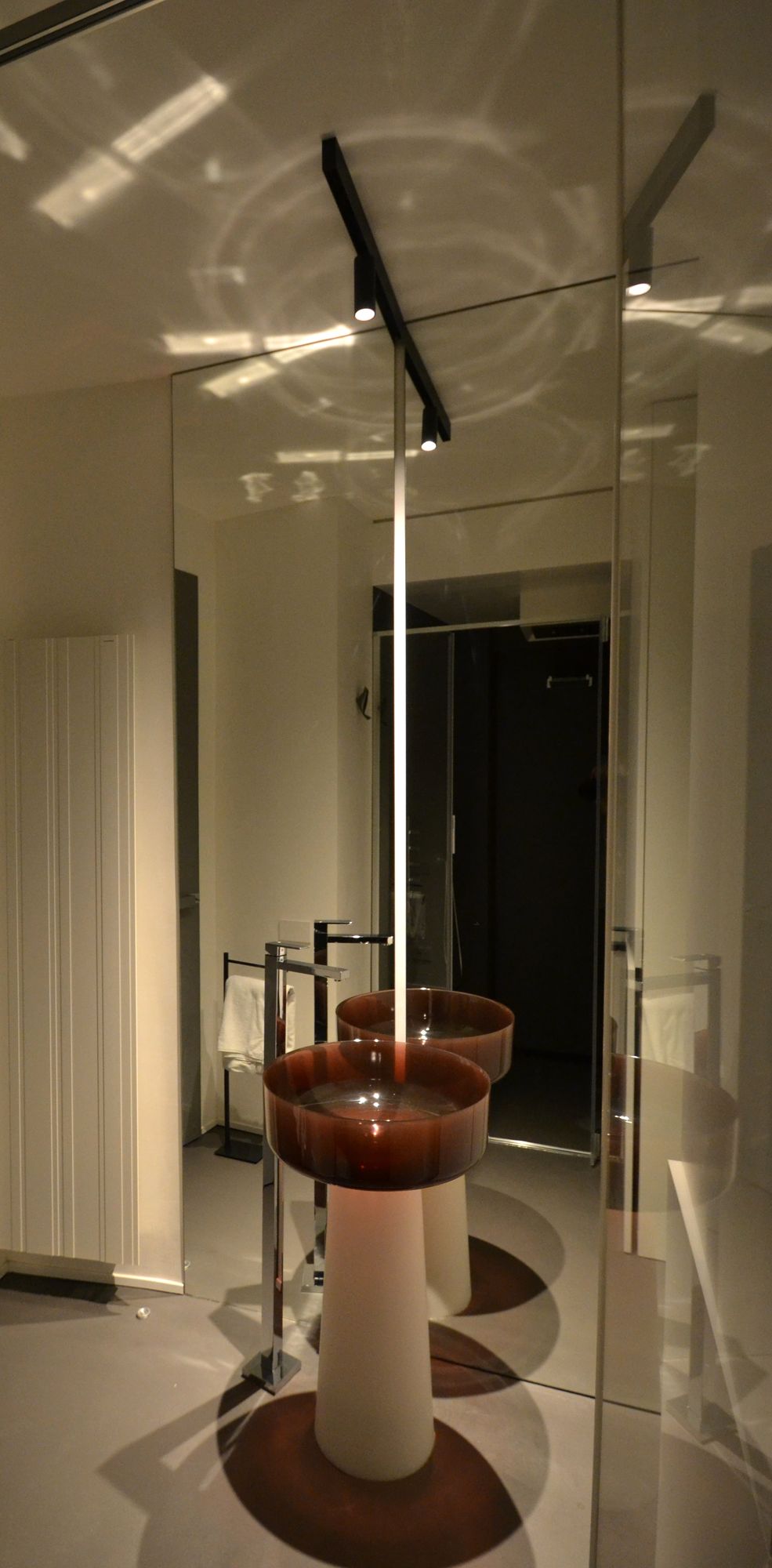 Zona wellness con doccia in vetro